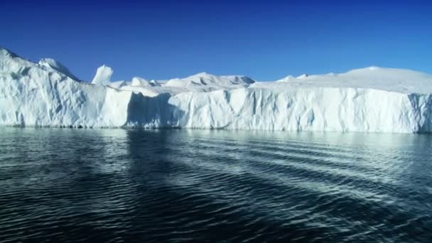 Arctic buz kara kütlesi — Stok video