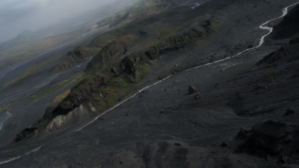 Vista aérea de uma paisagem coberta de cinzas vulcânicas estéril, Islândia — Vídeo de Stock