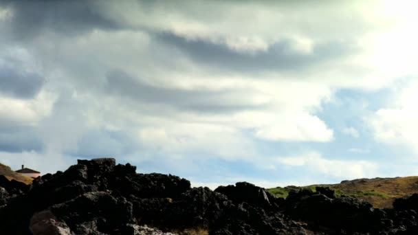 Hillside deniz feneri görünümü — Stok video