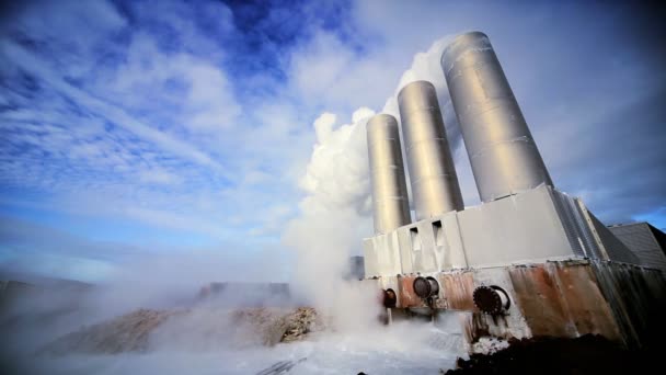 Kémények & Steam geotermikus erőmű — Stock videók