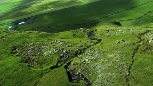 Letecký pohled na rozeklané hřebeny central Islandu — Stock video