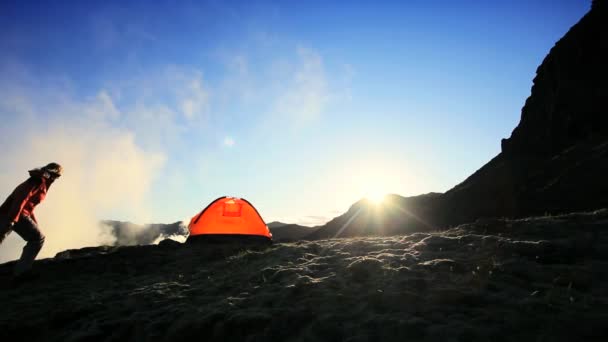 Lone Hiker by Tent on Snow Covered Rocks — Stock Video