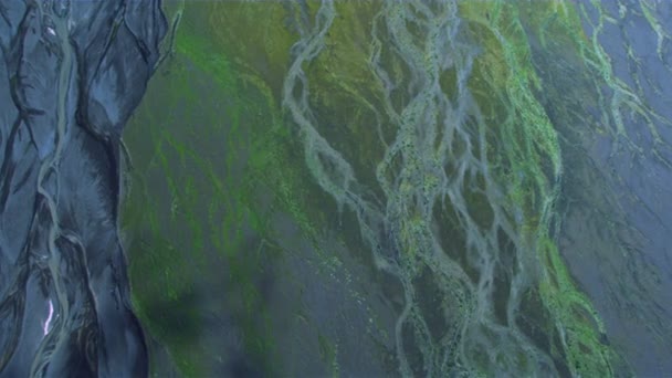 Αεροφωτογραφία του παγόμορφο meltwater σκάλισμα μέσω Ισλανδικά πεδιάδες — Αρχείο Βίντεο