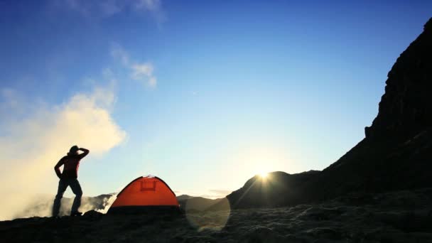 Lone Female Hiker at Dawn — Stok Video