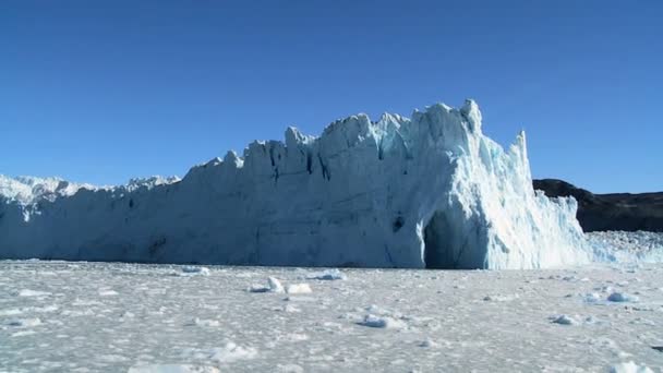 Efectos del cambio climático en un glaciar — Vídeos de Stock