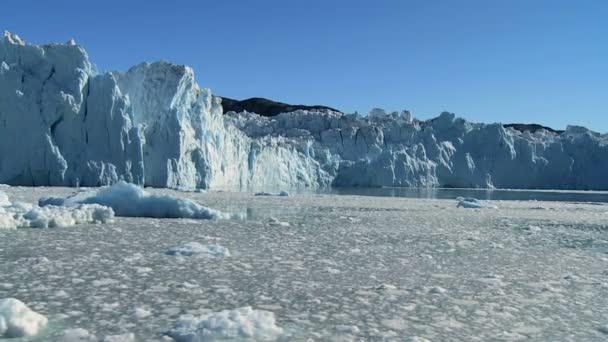 由冰冰川形成的冰崖 — 图库视频影像