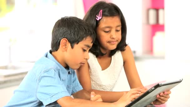 Asian Siblings Using Wireless Tablet — Stock Video