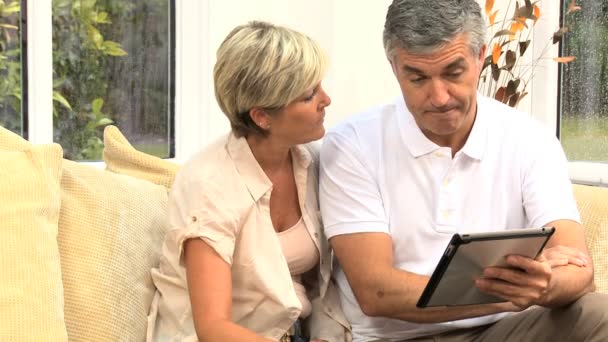 Mature Couple Seeking Financial Solutions — Stock Video