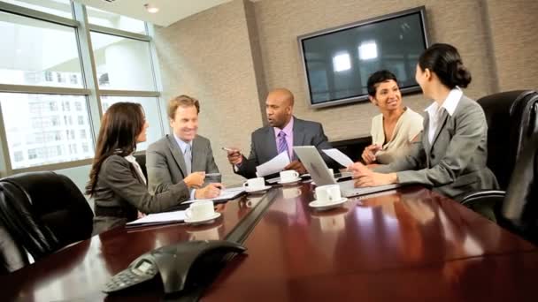 Multi etnické obchodní tým zasedací místnosti setkání — Stock video