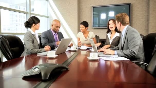 Sala de juntas Reunión del Equipo de Negocios Multi Étnicos — Vídeo de stock