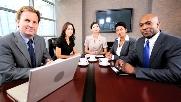 Reunión de negocios en videoconferencia — Vídeo de stock