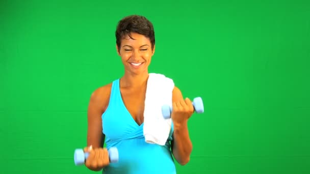 Green Screen Hanteltraining afrikanische Amerikanerin — Stockvideo