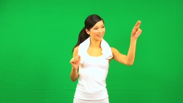 Aziatische chinese vrouwelijke fitness touch groen scherm — Stockvideo