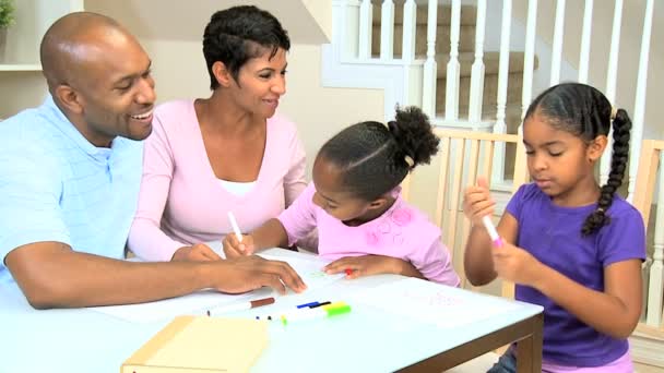 Little African American Girls Drawing Pictures — Stock Video