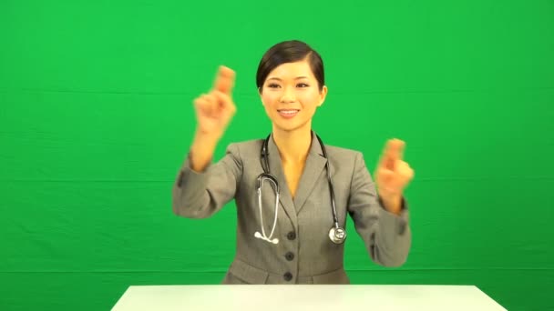 Asiatico cinese femmina medico verde schermo tecnologia — Video Stock