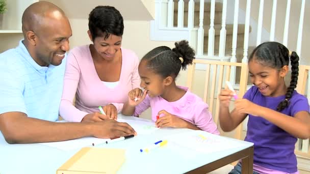 Little African American Girls Drawing Pictures — Stock Video