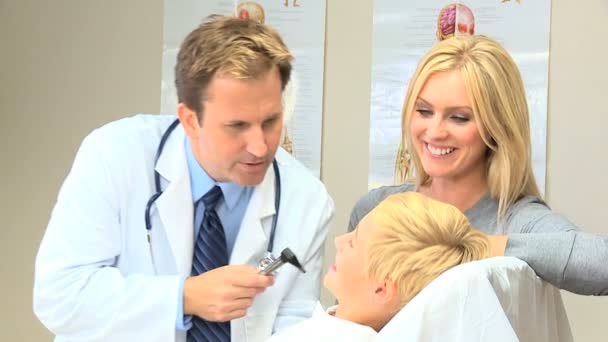 Little Caucasian Boy with Hospital Doctor — Stock Video