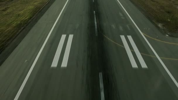 Luchtfoto van een vliegtuig landing — Stockvideo