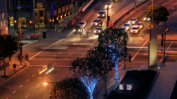 Временной интервал Загруженный перекрёсток в центре города — стоковое видео
