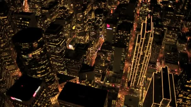 Noite aérea Metrópole vista da cidade iluminada, San Francisco, EUA — Vídeo de Stock