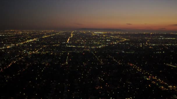 Vista aérea de los suburbios al atardecer, Los Ángeles, EE.UU. — Vídeos de Stock