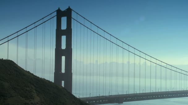 Zaman sukut trafik uzak golden gate Köprüsü — Stok video