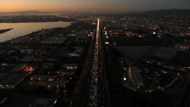 Zonsondergang luchtfoto van voertuig congestie, Verenigde StatenLuchtfoto van de queen mary, Verenigde Staten — Stockvideo