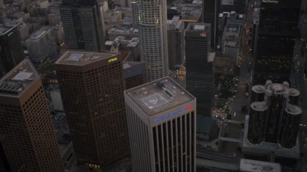 Vista aérea crepúsculo do centro da cidade arranha-céus LA, EUA — Vídeo de Stock