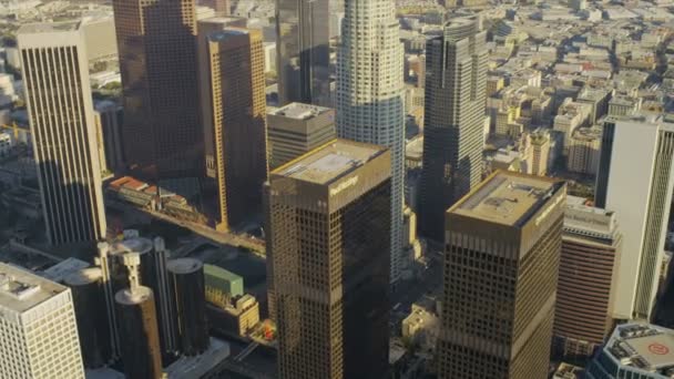Vista aérea de rascacielos de la ciudad Los Ángeles, Estados Unidos — Vídeo de stock