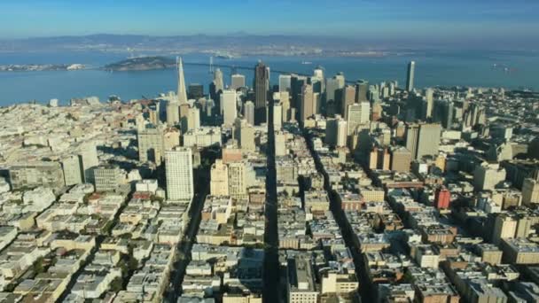 Vista aérea de la zona de San Francisco y la bahía y rascacielos, EE.UU. — Vídeos de Stock