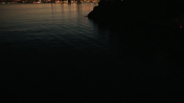 Hava düşük sinek üzerinde deniz feneri, Körfez Köprüsü, san francisco, ABD — Stok video