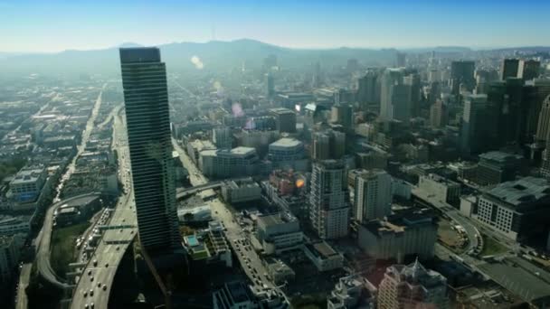 고층 건물과 고속도로, San Francisco, 미국의 항공 보기 — 비디오