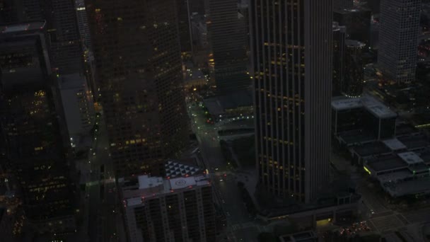 ダウンタウンの夕暮れ時に空中シティビュー ロサンゼルス、アメリカ合衆国 — ストック動画