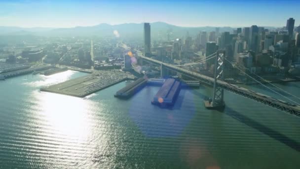 奥克兰湾大桥，旧金山，美国的鸟瞰图 — 图库视频影像