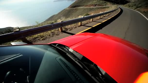 Kabriolet jazdy autostradą Pacyfiku — Wideo stockowe