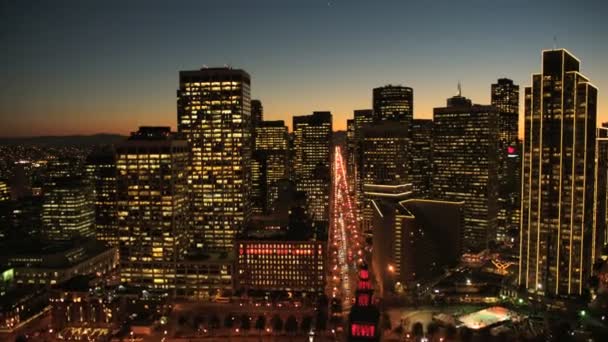 Pôr-do-sol aéreo baixo ângulo vista de rua San Francisco, EUA — Vídeo de Stock