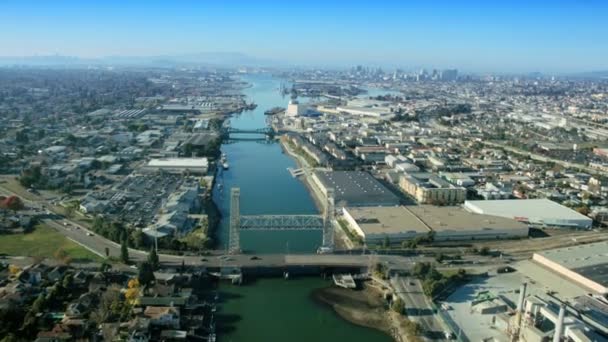 サンフランシスコ、オークランドの港米国の空中写真 — ストック動画
