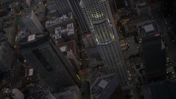 Vista aérea del atardecer de los rascacielos del centro LA, EE.UU. — Vídeo de stock