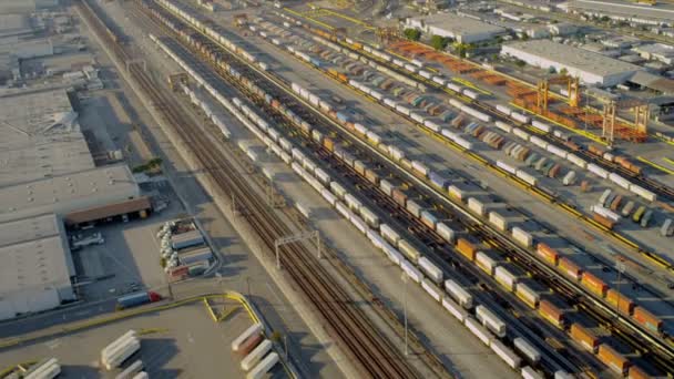 Vista aérea de la terminal de contenedores de carga ferroviaria, EE.UU. — Vídeos de Stock