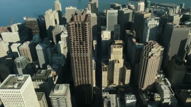 Вид с воздуха на центр Сан-Франциско, США — стоковое видео