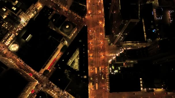 Antena nocny Widok pionowy wieżowców w nowoczesnych miast, Stany Zjednoczone Ameryki — Wideo stockowe