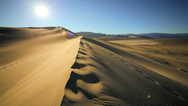 Sol sobre o deserto vazio — Vídeo de Stock