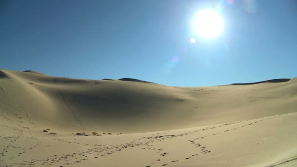 Sol sobre o deserto vazio — Vídeo de Stock