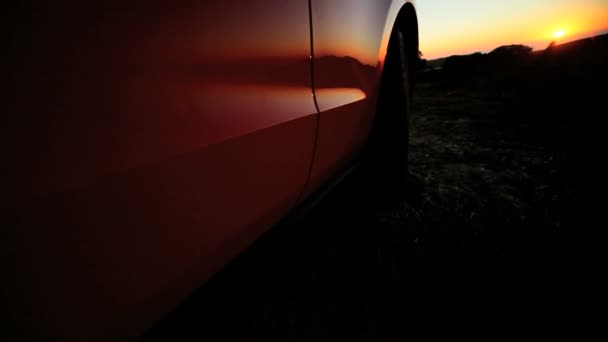 Open Top Cabriolet припаркований захід сонця — стокове відео