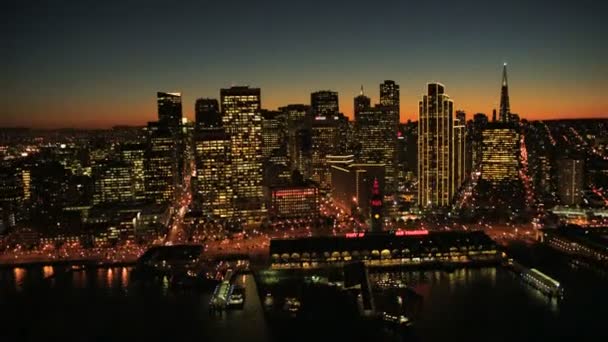 Vista aérea del lapso de tiempo del atardecer del puente de Oakland Bay, San Francisco, EE.UU. — Vídeo de stock