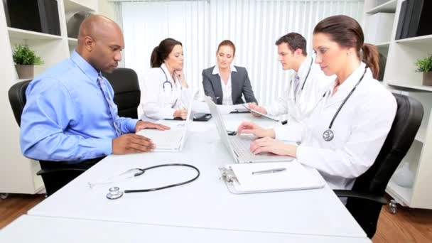 Team Meeting Multi Ethnic Medical Executives — Stock Video