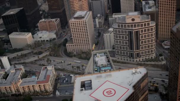 Vista aérea do telhado de helipads, arranha-céus, LA, EUA — Vídeo de Stock