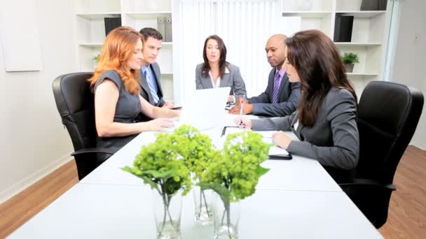 Reunião de Negócios Multi Ethnic Boardroom — Vídeo de Stock