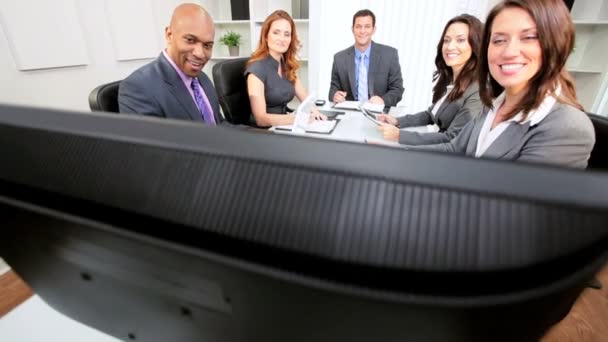 Equipo Empresarial de Ciudad en Videoconferencia — Vídeo de stock