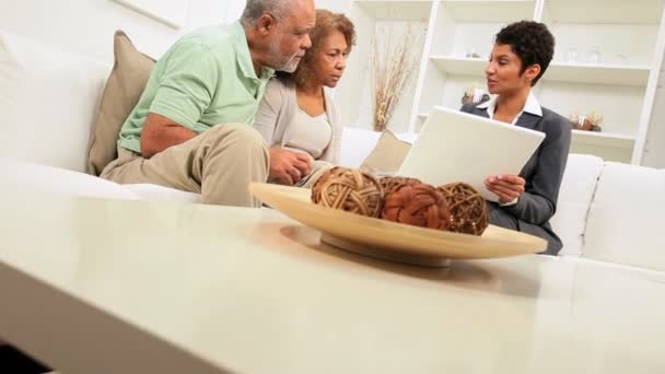 Osoby w podeszłym wieku african american para domu finansowych spotkanie — Wideo stockowe